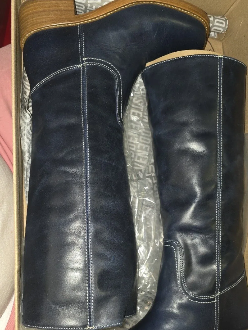 Steve Madden Navy Leather  Riggs  7.5